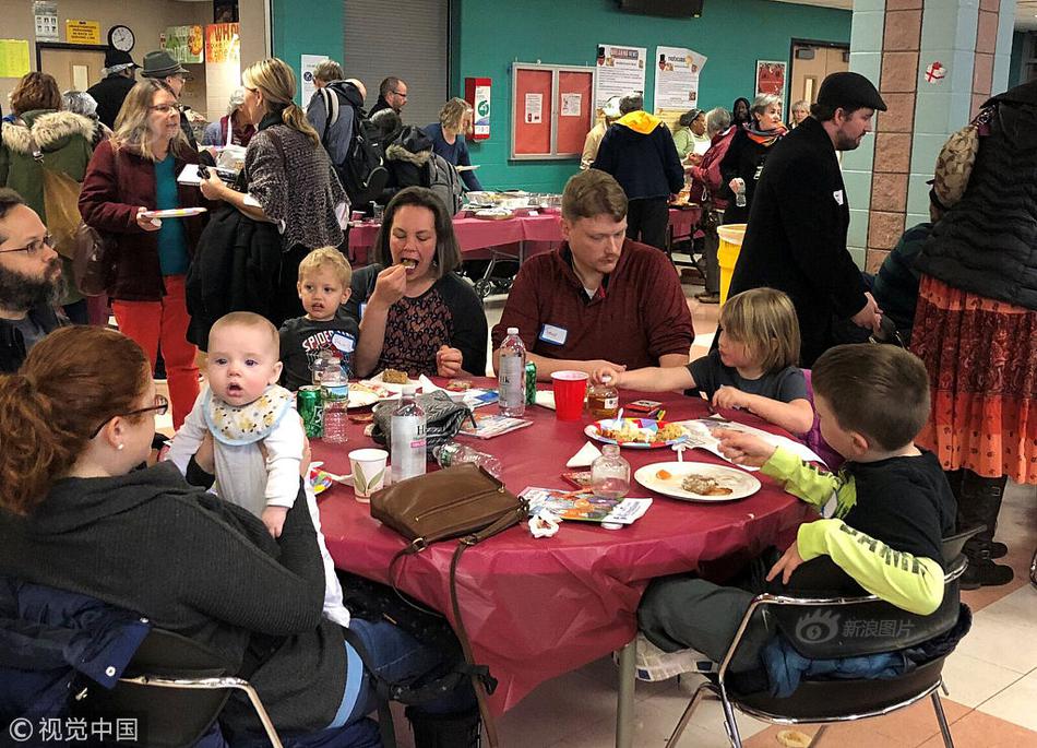 【:企业—】卢伟冰回应行业竞争：承蒙前辈看得起，小米大家电增速超50%