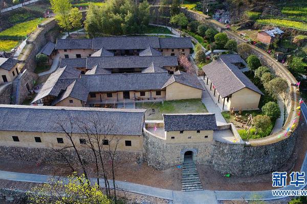 何小鹏回应.：与特斯拉市值差50倍合理吗？劝雷军造车是“害”他吗？