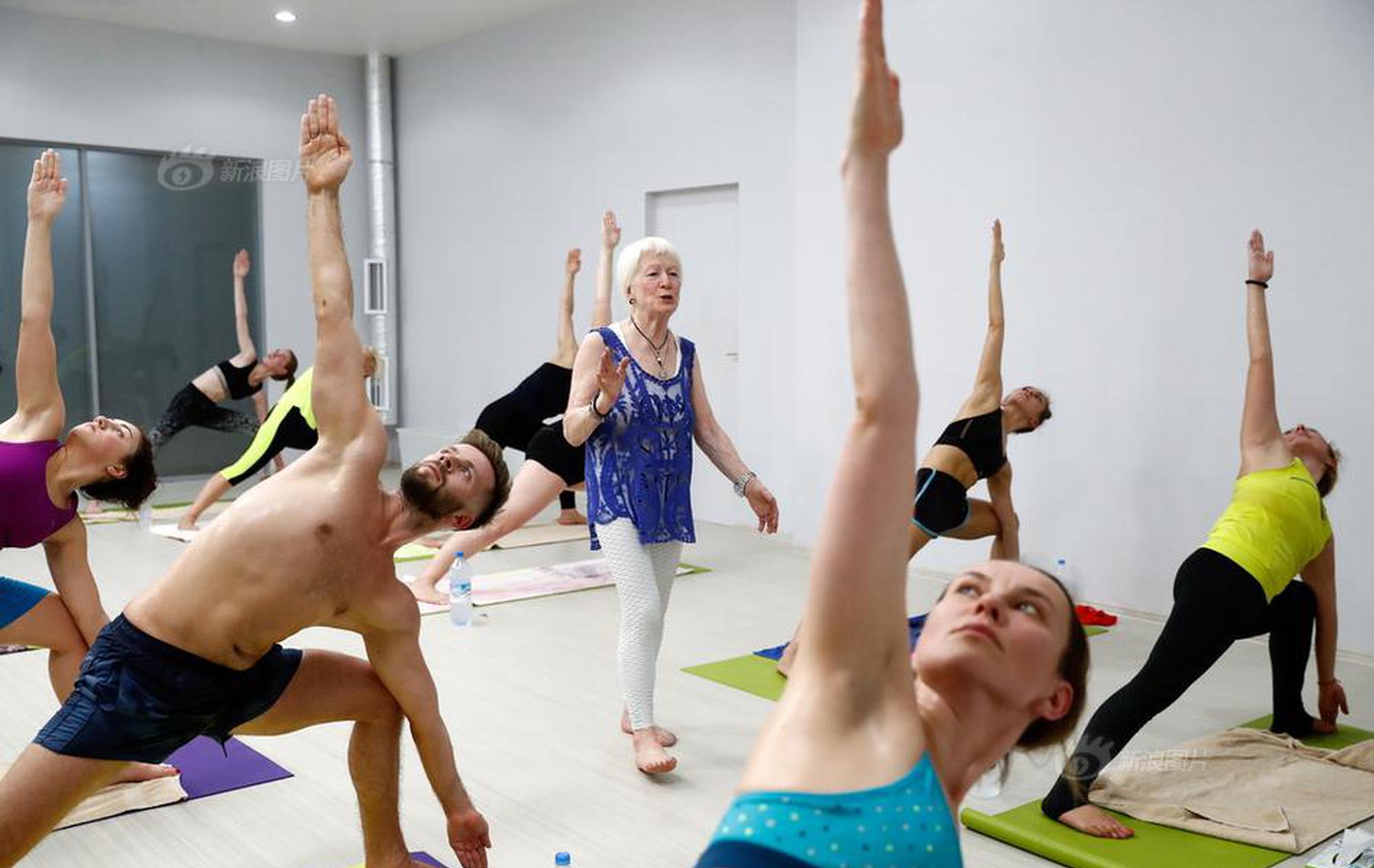 新能源车接:连.起火，经济日报：给新能源汽车系上安全带