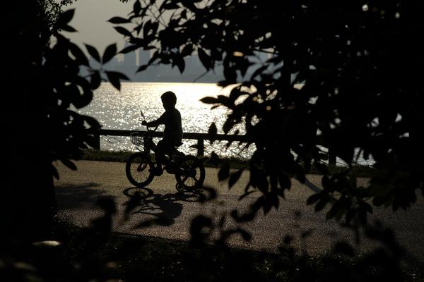 中国银河证券,：首予<中>国铁塔“推荐”评级 “一体两翼”身位领先 规模效应突显