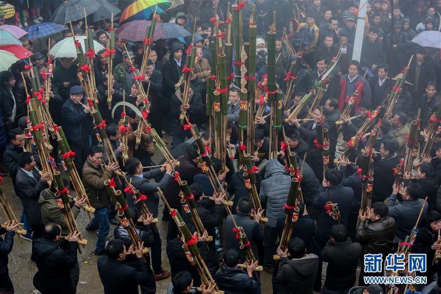风回科技，自主?可控成主线！电子etf放量新高，金融科技etf涨近2%！港股科技双雄热度不减，513770溢价8连涨